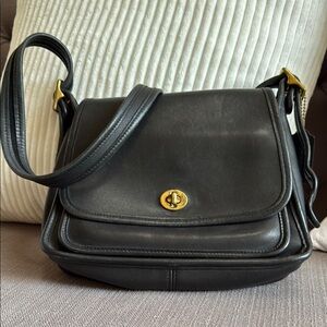 Elegant Black Leather Shoulder Bag